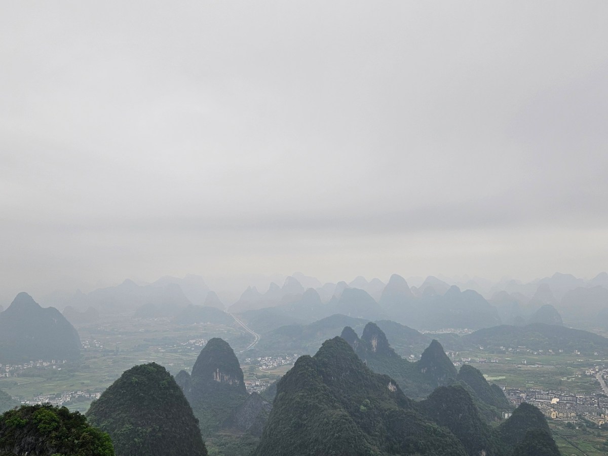 Travels in Yangshou: Up Ruyi Mountain and exploring an abandoned&nbsp;Temple